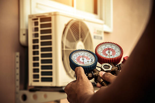 Professional Hvac technician working in Norco, LA